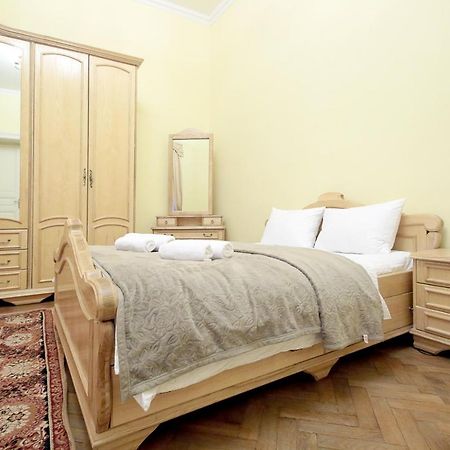 Pro Apartments 12213 Lviv Bagian luar foto
