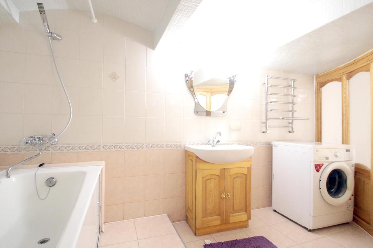 Pro Apartments 12213 Lviv Bagian luar foto